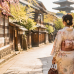 京都の街を着物で散策する旅行者